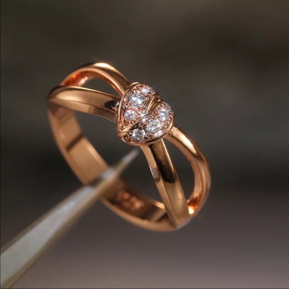 *NEW*Rose Gold Color Knotted Diamond Lady Ring - Picture 3 of 6